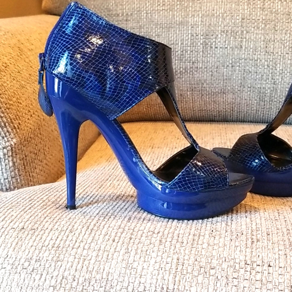 Sz.9 - Michael Antonio Blue Snakeskin Print Heels